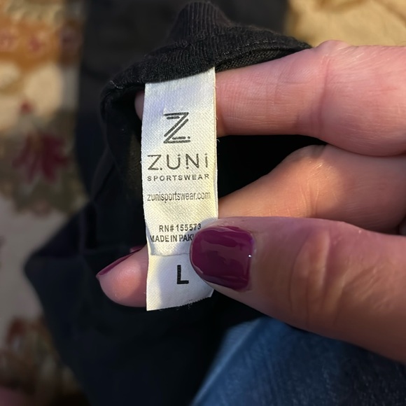 Escapes black tshirt with Hawaiian flowers size large short sleeve - Picture 2 of 4